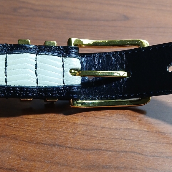 Stacy Adams Black and Gold Belt Bag - Picture 5 of 7